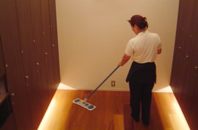 フロア清掃:滋賀県草津市 株式会社ティ・エム・エス(株式会社TMS)